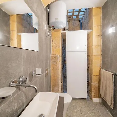 Dzc- Dazzle Den Apartment *